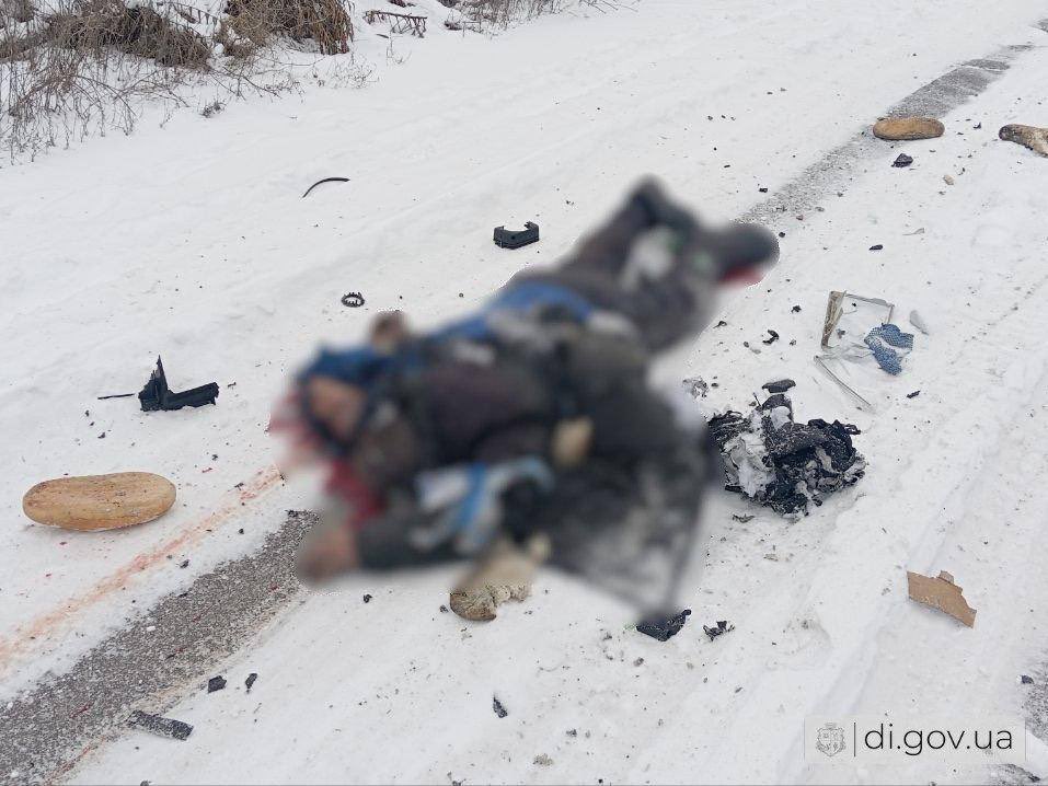 Russia struck a volunteer vehicle with an FPV drone in Kharkiv Oblast.

Two men, aged 35 and 63, were killed on the spot while delivering bread to people.