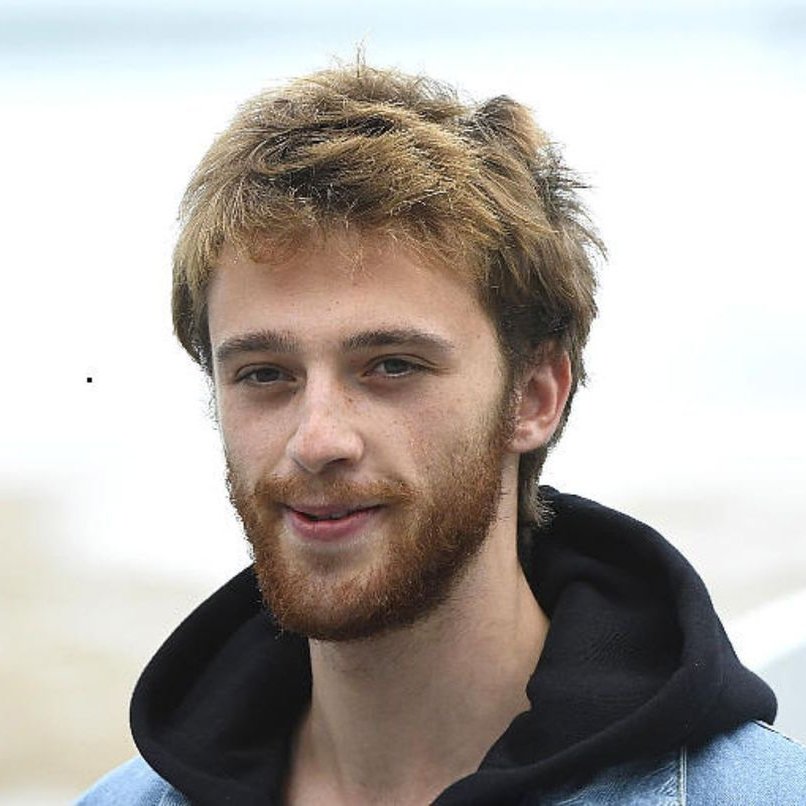 AlertesInfos's tweet image. 🇫🇷 Benjamin Voisin est pressenti pour incarner Johnny Hallyday dans un film consacré à la vie du chanteur. (Le Parisien)