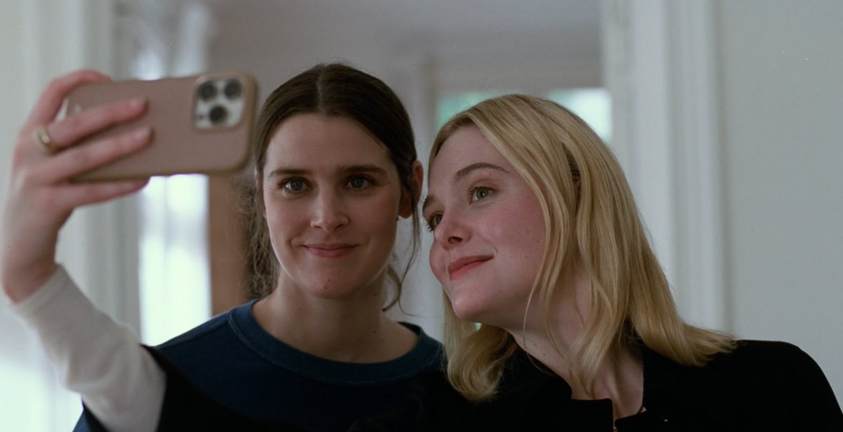 smile if you're both academy award nominated actresses