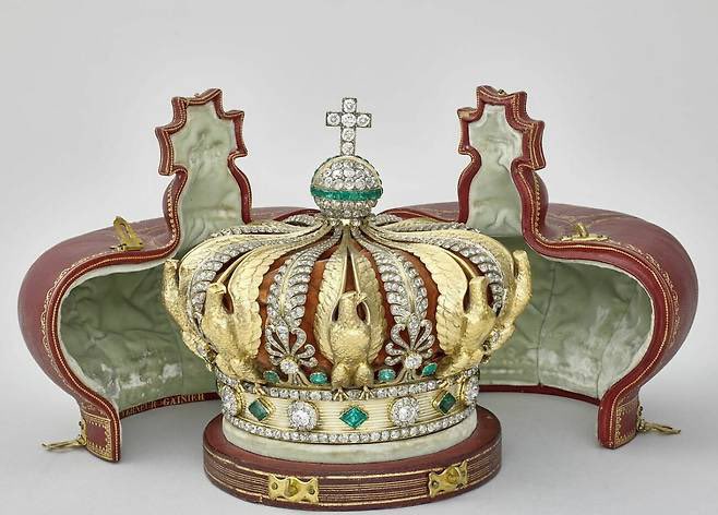 작년 10월 ‘루브르 박물관 도난 사건’

기억하시는 분 있나요?

‘외제니 황후의 왕관’이 박물관 밖에서

회수됐는데 상태가...