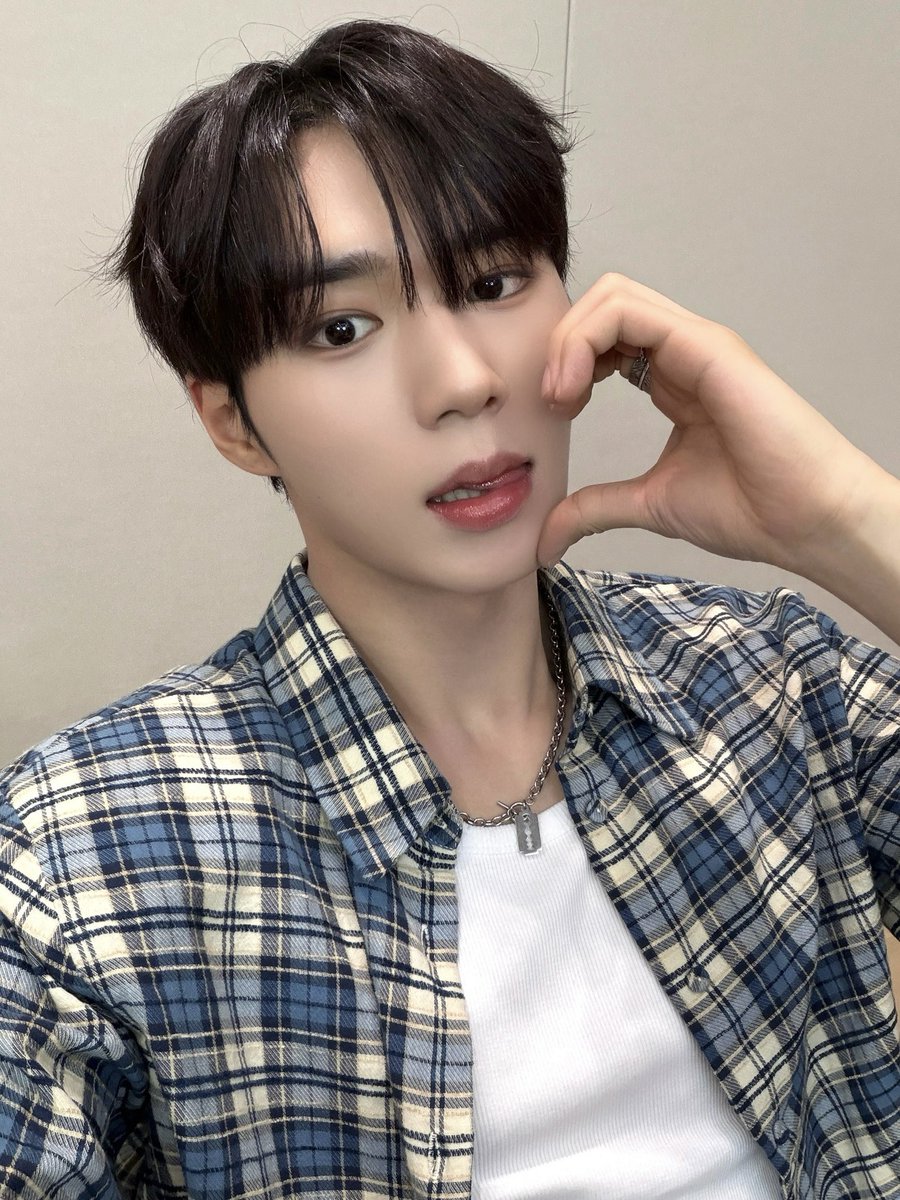 ALD1_official's tweet image. 앨리즈!! 오늘 하루도 고생 많았어요 푹 잤으면 좋겠다🌙✨

#ALPHADRIVEONE #ALD1
#알파드라이브원
#JUNSEO #준서