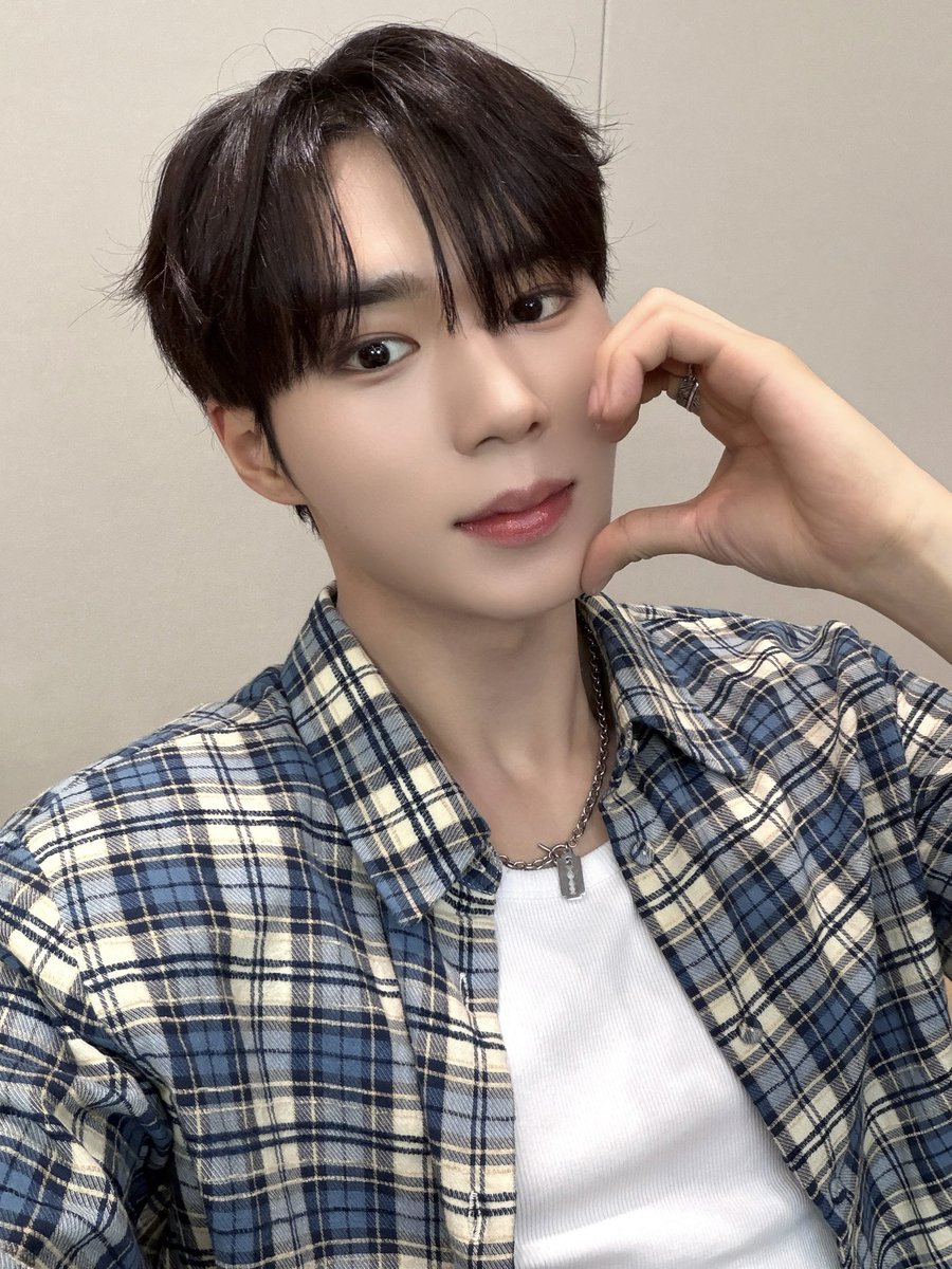 ALD1_official's tweet image. 앨리즈!! 오늘 하루도 고생 많았어요 푹 잤으면 좋겠다🌙✨

#ALPHADRIVEONE #ALD1
#알파드라이브원
#JUNSEO #준서