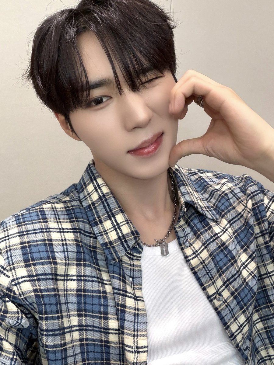 ALD1_official's tweet image. 앨리즈!! 오늘 하루도 고생 많았어요 푹 잤으면 좋겠다🌙✨

#ALPHADRIVEONE #ALD1
#알파드라이브원
#JUNSEO #준서