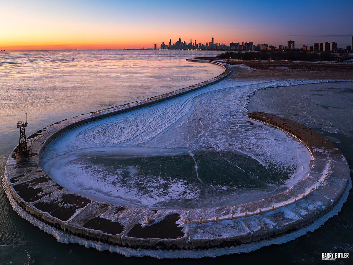 barrybutler9's tweet photo. Thursday's Chiberia Start.  Today in Chicago on the eve of an arctic blast when we wake up on Friday. #weather #news #ilwx #chicago https://t.co/vhHXmgRprG