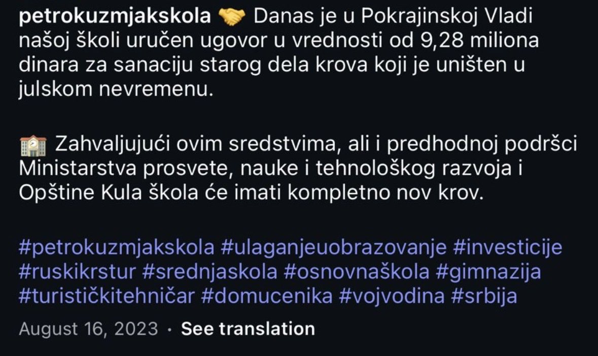 krsturmladi's tweet image. Ovako izgleda učionica u Gimnaziji „Petro Kuzmjak“ u Ruskom Krsturu: plafon prokišnjava, vlaga se skuplja, malter otpada, prisutan je neprijatan miris, a u učionicama su postavljane kofe kako bi se skupljala voda.