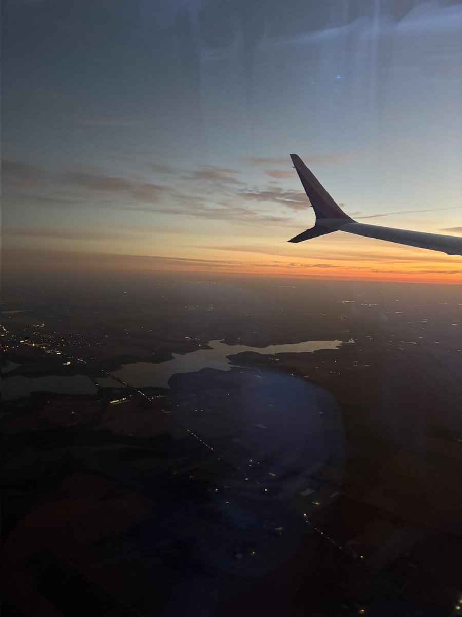 ya en camino a Nueva York para el LMBM. Sin importar cual sea mi resultado, agradezco a dios, a mi familia y a LCU por esta oportunidad. Desde hace años era un sueño para mi viajar a un torneo S tier en Estados Unidos y poder lograr esto me hace mucha ilusión, va a estar bueno fr