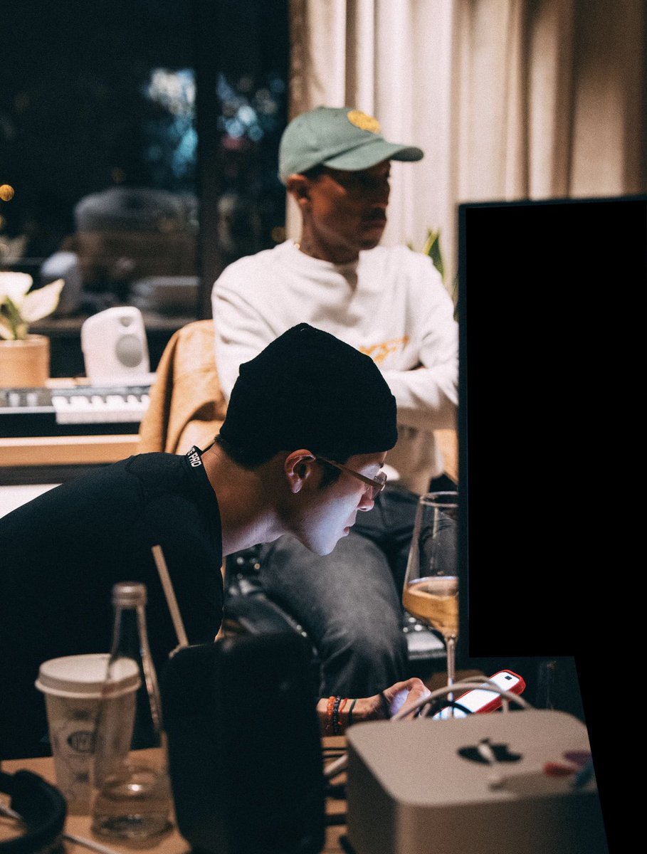 Just saying #SEXGOD <a href="/JacksonWang852/">Jackson Wang</a> 🫡🪩🎶