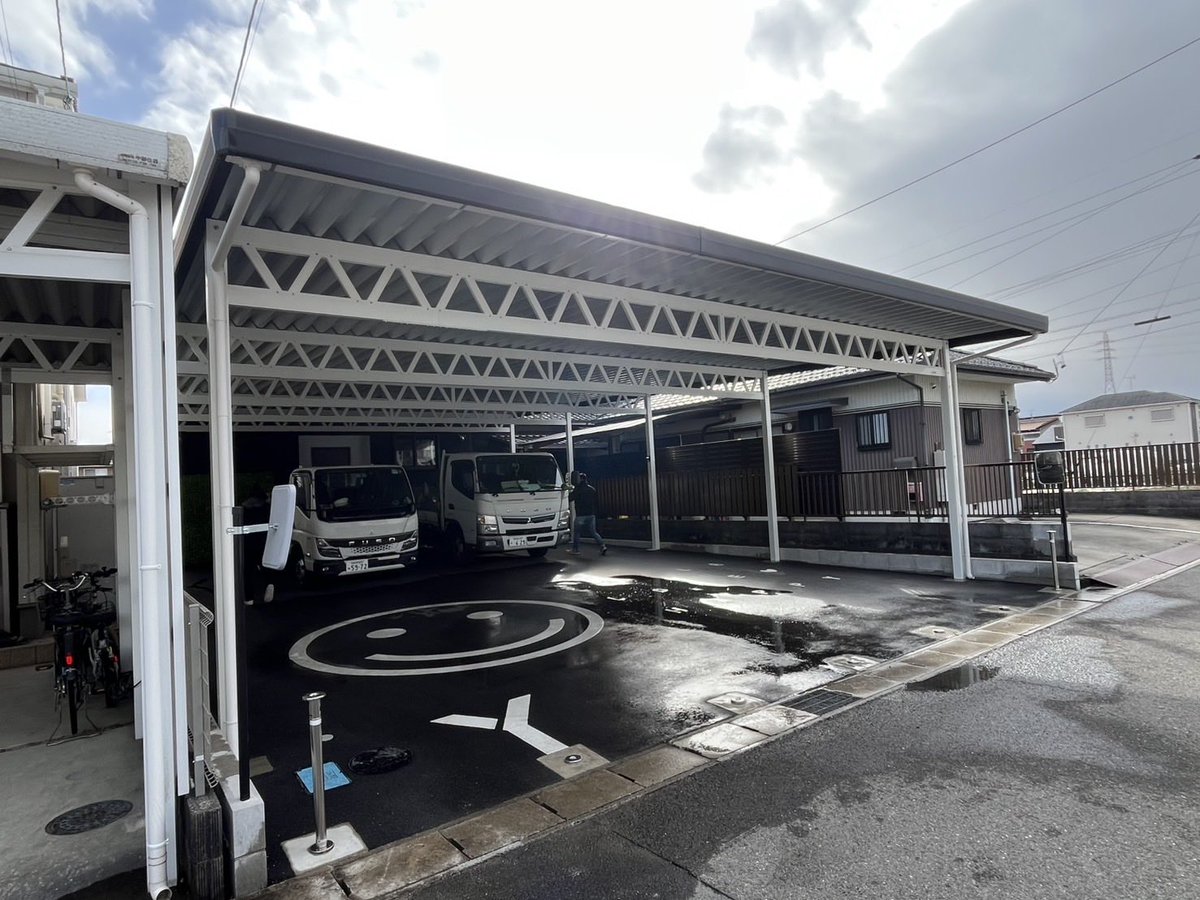chubujuki's tweet photo. 【施工事���｜岐阜県安八町】

働く車を守る、大型カーポート。
雨の日も、真夏も、毎日の仕事動線を快適に。

#中部住器 #大型カーポート https://t.co/cxCJ4UpXWS