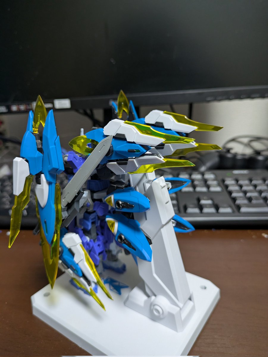 ivacolle's tweet photo. 前回投稿した乗黄＋パーツ群のパーツ群をフルアーマーアルトと組み合わせました。
フルアーマーアルトのさらなる強化形態という形に出来て個人的に満足。乗黄側の台座も結構優秀ですね。
バンダイさん、コラボして美プラ部分の代わりにフルアーマーアルトに差し替えたキット販売しない？ https://t.co/P3cTQiUnIt