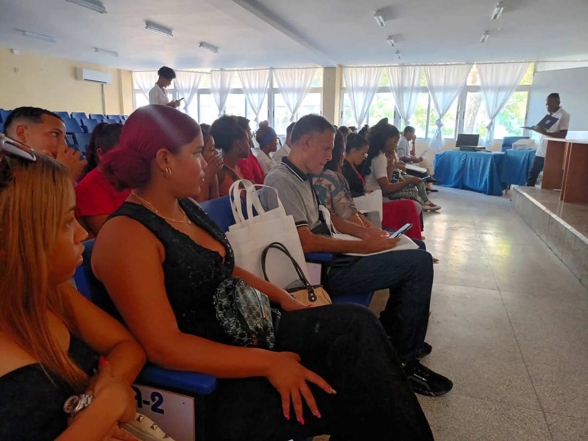 CubaMES's tweet photo. ✍️ Se realizaron las sesiones finales de la I Jornada Provincial de Comunicación y Encuentro con la Prensa, evento organizado por la FEU de la UG y la FEU UCMGT 📱🌟
ℹ️📸 @UG_Cuba
#JornadaDeComunicación #SeguimosAscendiendo #UCMGTMO #FeuDeLaUg https://t.co/cnIFKuwYic