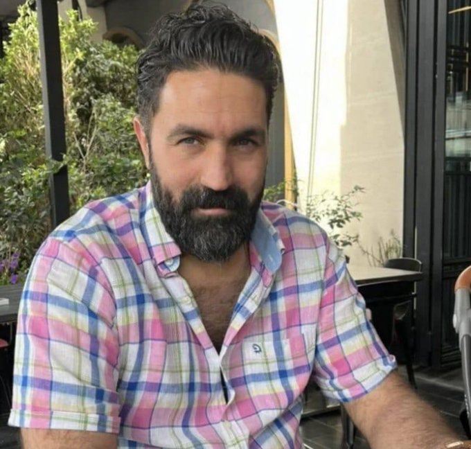 ChristianEmerg1's tweet image. Iran: Mohsen Rashidi – a Christian convert, husband and father – was one of thousands of protestors killed this month.

Mohsen was shot from behind while recovering the body of a friend killed during protests in Esfahan.

He was denied treatment at the local hospital.…