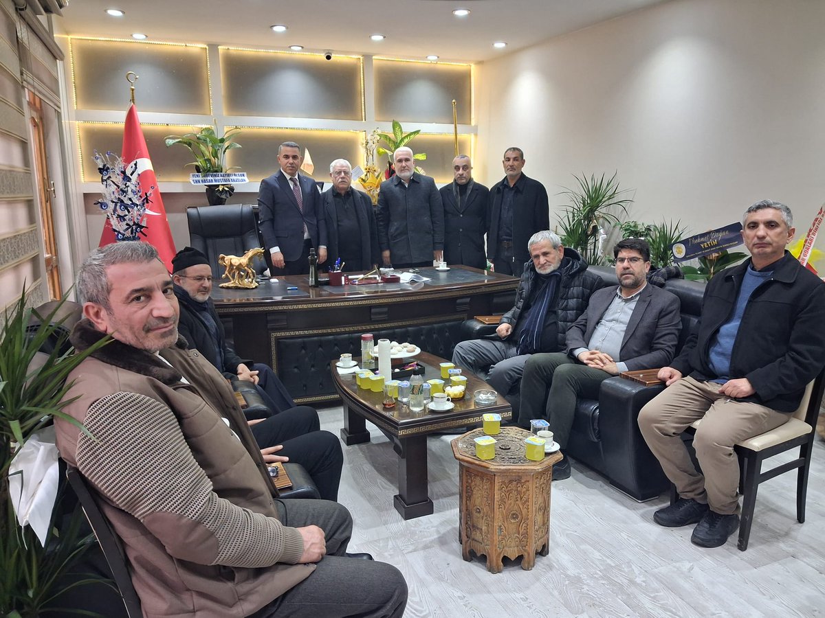 Şanlıurfa Kuyumcular Odası Başkanı Mahmut Çiçek'i ve yönetimi kurulu üyelerini ziyaret ederek hayırlı olması temennisinde bulunduk.
Güzel hayırlı çalışmalar dileğiyle...
<a href="/_aliyalcin_/">Ali YALÇIN</a>  <a href="/OsmanGerem/">Osman Gerem</a>