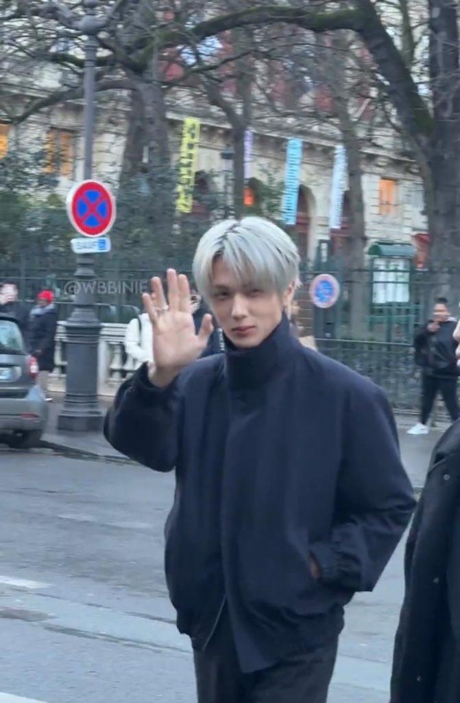 PJSFEED's tweet image. YOU WILL ALWAYS BE FAMOUS

JISUNG AT SYSTEM FW26
#SYSTEMFW26xJISUNG