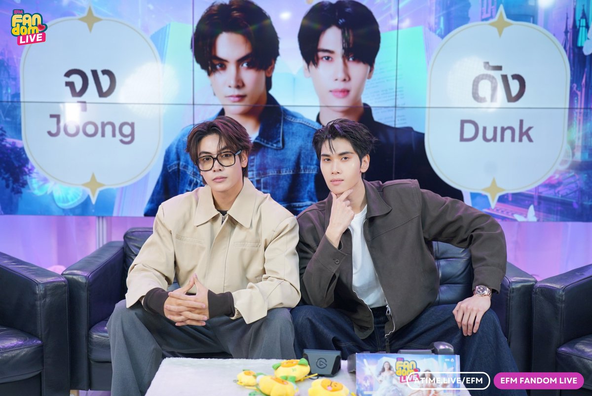 EFM_STATION's tweet image. หมายจับหัวใจถูกออกแล้ว 💌 หลักฐานความน่ารักทำเอาใจอ่อน ยอมจำนนต่อความฟินน 💗🥰กับผลงานซีรีส์ "Dare You To Death ไขคดีเป็น เห็นคดีตาย" ทุกวันพฤหัสบดี เวลา 20:30 น. ทางช่อง GMM25 และรับชมย้อนหลังทั่วโลกได้ทาง Netflix เวลา 21:30 น. ฝากติดตามสารวัตรคามิน กับผู้กองเจษด้วยน้าา 🚔✨…