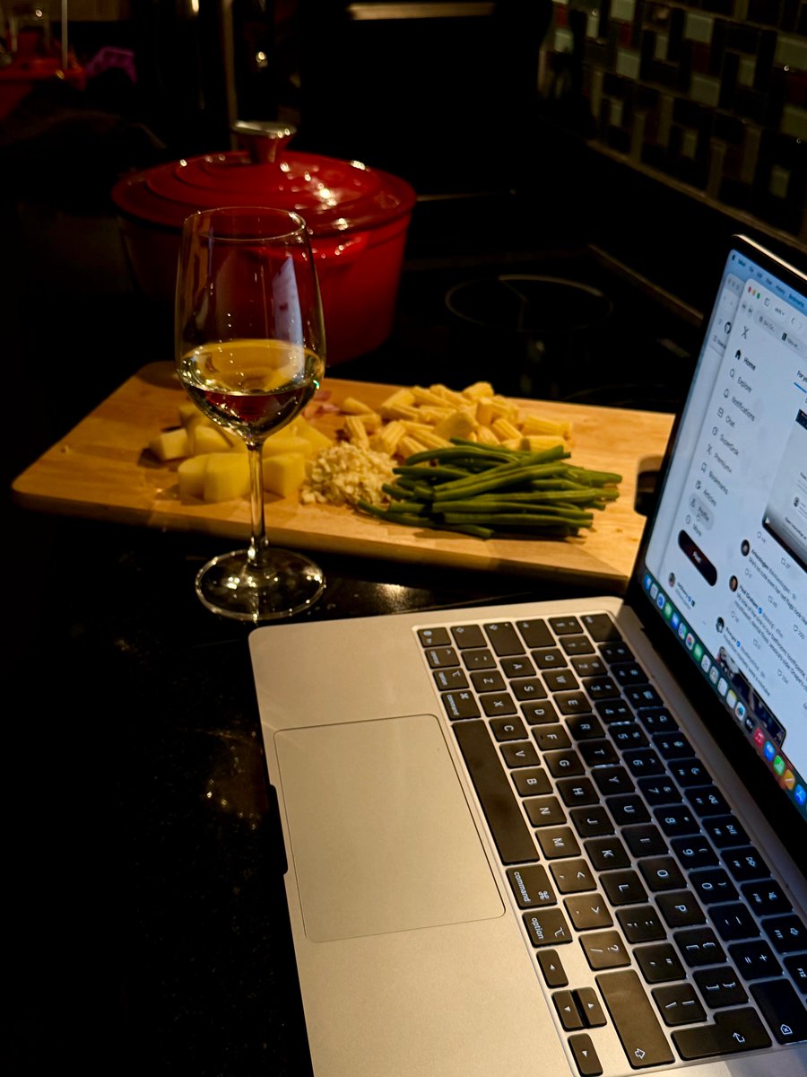 Sherrypeter's tweet photo. cooking dinner tonight. hope you guys are hungry https://t.co/YoMnW7zznq