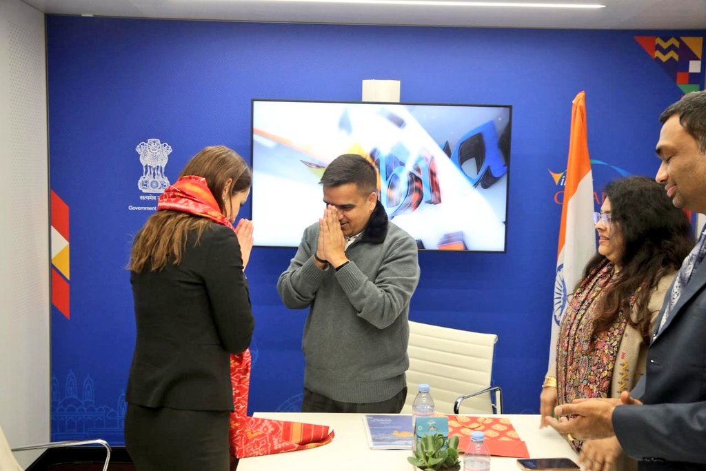 InfoGujarat's tweet photo. વર્લ્ડ ઇકોનોમિક ફોરમ 2026...

સ્વિત્ઝર્લેન્ડના દાવોસ ખાતે વર્લ્ડ ઇકોનોમિક ફોરમ (WEF) 2026માં ગુજરાત તરફથી નાયબ મુખ્યમંત્રી શ્રી હર્ષભાઈ સંઘવીના નેતૃત્વમાં ઉચ્ચ સ્તરીય પ્રતિનિધિમંડળ સહભાગી થયું; WEF 2026માં ગુજરાત તરફથી વૈશ્વિક સ્તરે ભાગીદારી માટેની તત્પરતા દાખવવામાં આવી તેમજ નાયબ મુખ્યમંત્રીશ્રીએ માન. વડાપ્રધાન શ્રી નરેન્દ્રભાઈ મોદીના વિકસિત ભારત @ 2047ના વિઝનને વૈશ્વિક સ્તરે રજૂ કર્યું...

આ સમિટ દરમિયાન ગુજરાતના પ્રતિનિધિમંડળે વૈશ્વિક અધ્યક્ષો, સીઈઓ, રોકાણકારો અને બહુપક્ષીય સંસ્થાઓ સાથે ઉચ્ચ સ્તરીય બેઠકો યોજી કે જેથી પ્રાથમિકતા ધરાવતા ક્ષેત્રોમાં ભવિષ્યના રોકાણ માટેના સ્થળ તરીકે ગુજરાતને પ્રાધાન્ય આપવામાં આવે...

માનનીય વડાપ્રધાન શ્રી નરેન્દ્રભાઈ મોદીના નેતૃત્વમાં અને મુખ્યમંત્રી શ્રી ભૂપેન્દ્રભાઈ પટેલના માર્ગદર્શનમાં ગુજરાત ભવિષ્યના પ્રવેશદ્વાર તરીકે ઉભરી આવ્યું છે : નાયબ મુખ્યમંત્રી શ્રી હર્ષભાઈ સંઘવી

#WorldEconomicForum #WorldEconomicForum2026