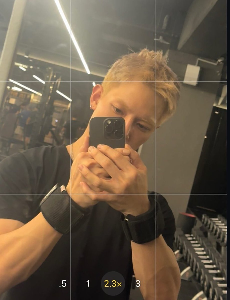 ALMOST 8 MONTHS I'M WAITING FOR THIS😍
and yes I'm just gonna keep qrt everytime he update at the gym❤️🔥
#JOOAN #임주안 #주안  #TAN #티에이엔