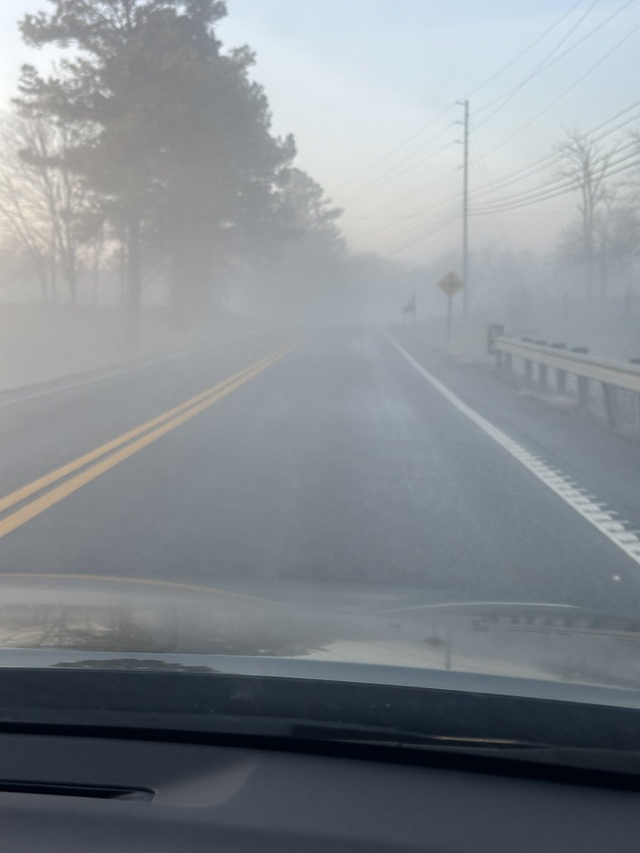 Lena_W's tweet photo. @NashSevereWx  Gallatin TN has some pretty slick spots. FYI https://t.co/xM4UcQE1Wx