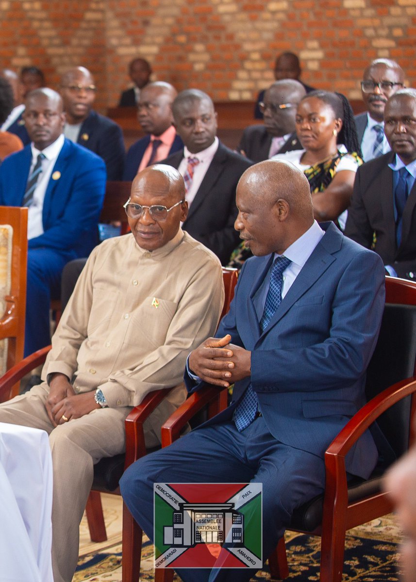 nshingamateka's tweet photo. 2/2: Lors de la messe célébrée à la Paroisse Magarama (Saint François d’Assise), Mgr Bonaventure Nahimana, Archevêque de l’Archidiocèse de Gitega, a centré son homélie sur le thème de l’année :
« Une bonne autorité donne l’exemple à ceux qu’elle dirige ».

S’appuyant sur Proverbes 3:3-6, il a rappelé que la sagesse vient de Dieu, et que ceux qui aspirent à bien gouverner doivent observer Ses commandements.

L’Archevêque a également encouragé les dirigeants à promouvoir la vérité, l’intégrité et à investir dans la jeunesse pour un avenir paisible et prospère du Burundi.