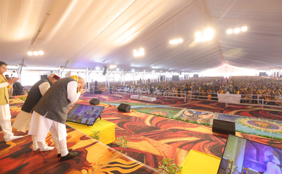 अखिल विश्व गायत्री परिवार देशवासियों को अपनी संस्कृति और संस्कारों से जोड़ने तथा नई पीढ़ी तक शास्त्रों के ज्ञान को तर्कपूर्ण पद्धति से पहुँचाने का अमूल्य कार्य कर रहा है। आज हरिद्वार में माता भगवती देवी शर्मा जी की जन्मशताब्दी एवं अखंड दीप शताब्दी वर्ष के अवसर पर <a href="/awgpofficial/">AWGP - All World Gayatri Pariwar</a>