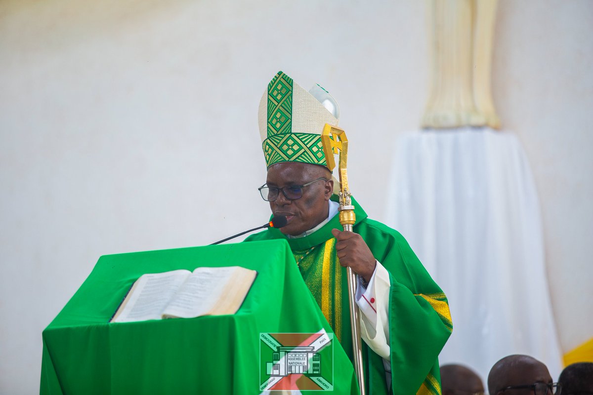nshingamateka's tweet photo. 2/2: Lors de la messe célébrée à la Paroisse Magarama (Saint François d’Assise), Mgr Bonaventure Nahimana, Archevêque de l’Archidiocèse de Gitega, a centré son homélie sur le thème de l’année :
« Une bonne autorité donne l’exemple à ceux qu’elle dirige ».

S’appuyant sur Proverbes 3:3-6, il a rappelé que la sagesse vient de Dieu, et que ceux qui aspirent à bien gouverner doivent observer Ses commandements.

L’Archevêque a également encouragé les dirigeants à promouvoir la vérité, l’intégrité et à investir dans la jeunesse pour un avenir paisible et prospère du Burundi.