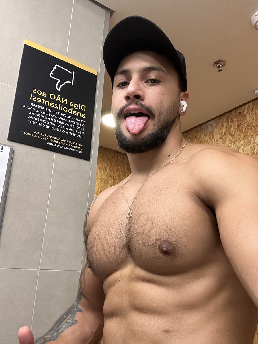 𝐂𝐋𝐄𝐕𝐄𝐑𝐒𝐎𝐍 𝐂𝐀𝐒𝐓𝐑𝐎 tweet media