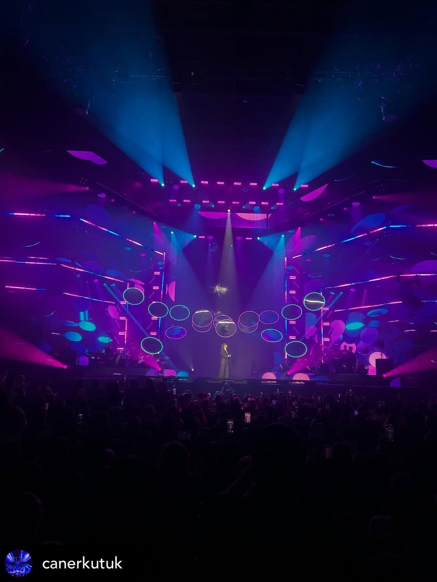 Robelighting's tweet photo. Back at the Volkswagen Arena for Ebru Gündeş organized by BKM with a creative design by Sedef Arim, Caner Kütük, and Murat Alacagergin plus a rig filled with @Robelighting #ESPRITE, #Tarrantula, #MegaPointe, #Spiider & #iFORTE LTX luminaires.
#robelighting #aktueleventcompany https://t.co/RVlAJOXV0j