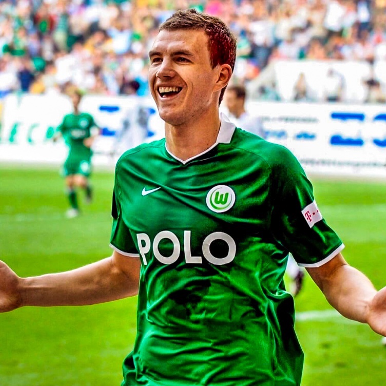 eurofootcom's tweet photo. 🇧🇦✨ Edin Džeko's stats in the 2008/09 season with Wolfsburg... 

✅ 42 games
⚽️ 36 goals 
🪄 12 assists 
🏆 Bundesliga title

Now, he's back in German football with Schalke! https://t.co/JbmxcUTJbu