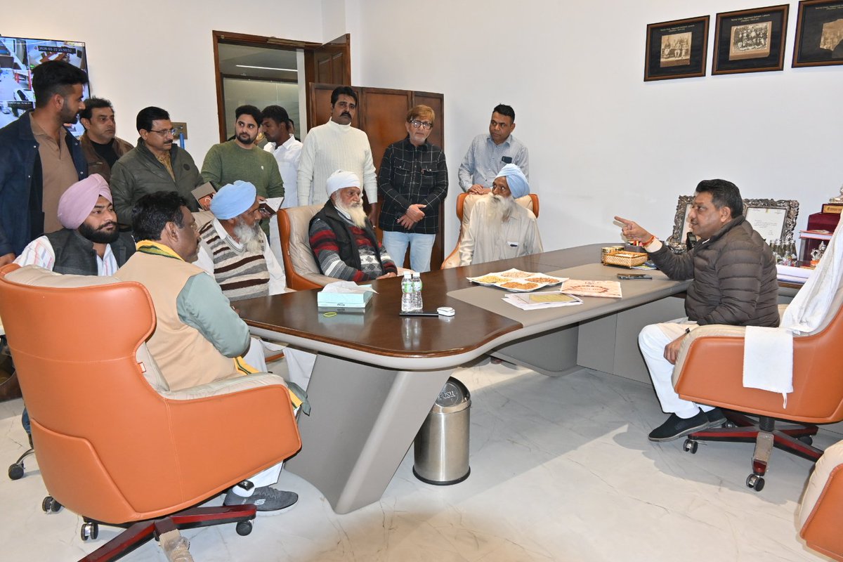 gobindkandaa's tweet photo. सिरसा के वार्ड 26 शमशाबाद पट्टी में केलिनिया रोड से मिनी बाईपास को जोड़ने वाली मुख्य गली का 20 साल बाद निर्माण पूरा हुआ। क्षेत्रवासियों में खुशी की लहर है। विकास कार्य के लिए श्री गोपाल कांडा जी, नगर परिषद सिरसा व चेयरमैन श्री शांति स्वरूप भट्टी जी का आभार। https://t.co/nUosvX46b0