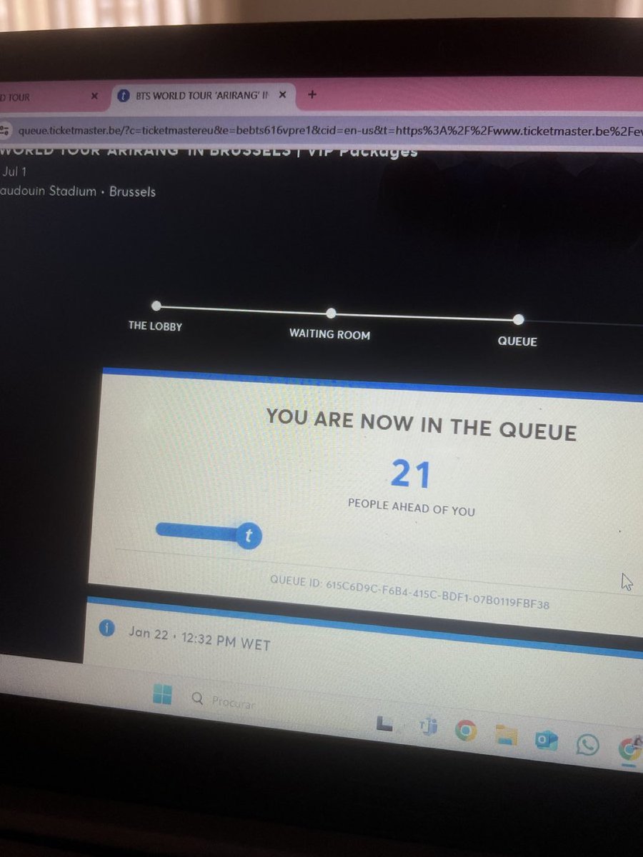 jjkpjmwho's tweet image. Eu atraio toda a positividade dessa imagem, dessa posição da fila 
Esse ingresso já é meu!!!!