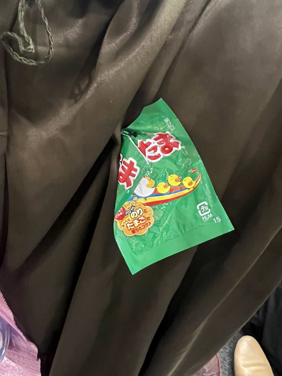 #300歳の誕生日
無事に初日の幕が開けました🪼
沢山の歓声をありがとうございました！
深海魚の衣装に付いているゴミは本当にゴミなのです(？笑)
自分で選んだものを付けています！
本日ご紹介するのは私の大好きなのりたま🤤

お席まだご用意出来ます🌙
詳細は下記から♡

confetti-web.com/events/12013?u…