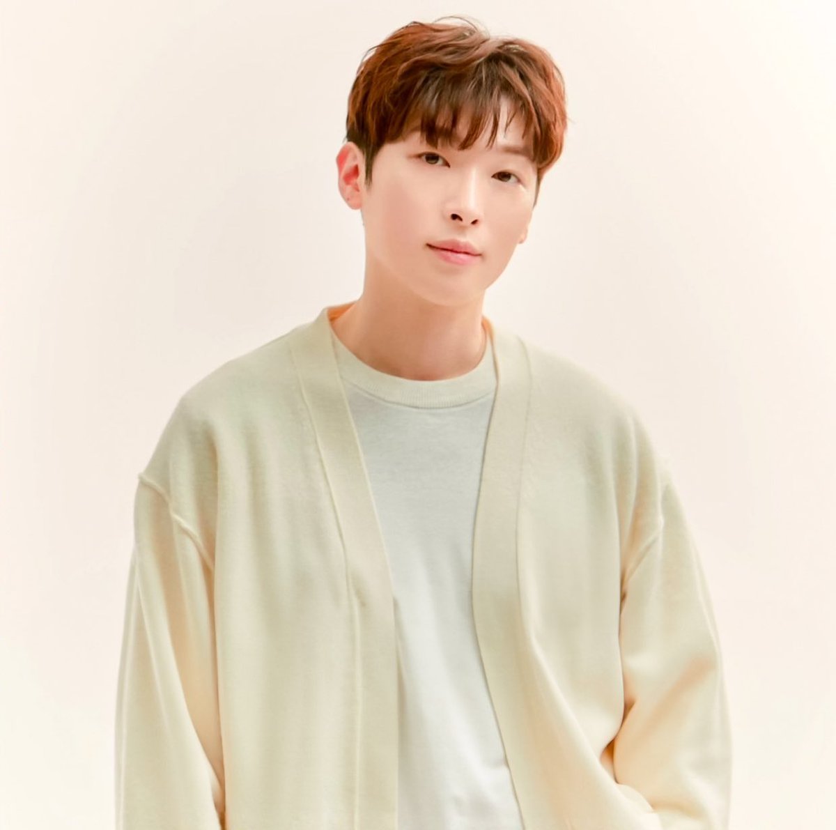 메인스테이 자꾸 한장씩 풀어주면
오예입니다

더주세요