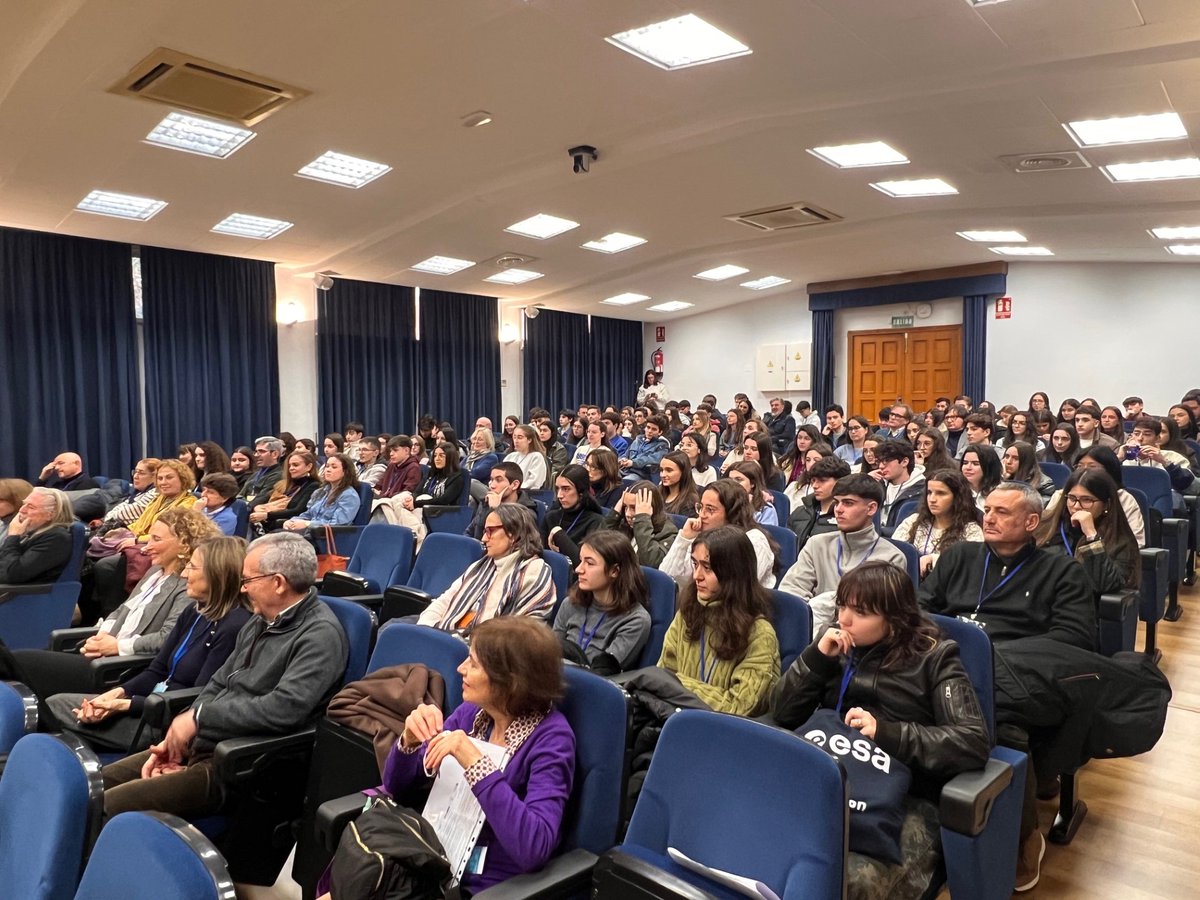 infouex's tweet photo. 🧬La Facultad de @Ciencias_Uex acoge la XXI Olimpiada de #Biología con estudiantes de 26 centros de Extremadura
✅79 estudiantes de 26 centros educativos
https://t.co/fMAVrx0K8u
@UExDivulga @cobextremadura @educacionEXT https://t.co/pnnwtHAB4f