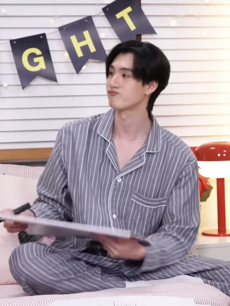 flowafalo's tweet image. Pout like a cutie duckling🐤

OFFGUNFUNNIGHT X DT
#รักหลับกับออฟกันSpecial