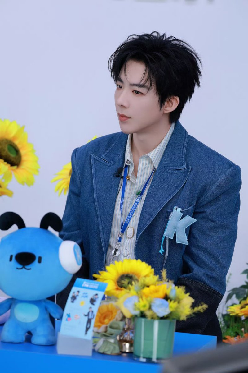 caminoclynlatam's tweet photo. ✨ Actualización de Yuning Studio en Weibo 💛 

Liu Yuning, portavoz de KuGou Music. Las emociones se esconden en la melodía, la actitud se inspira en el ritmo. "Cool" es el destello silencioso de la autosuficiencia. Liu Yuning de Modern Brothers en Hello Ning is Super Cool https://t.co/uE39RmZZvF
