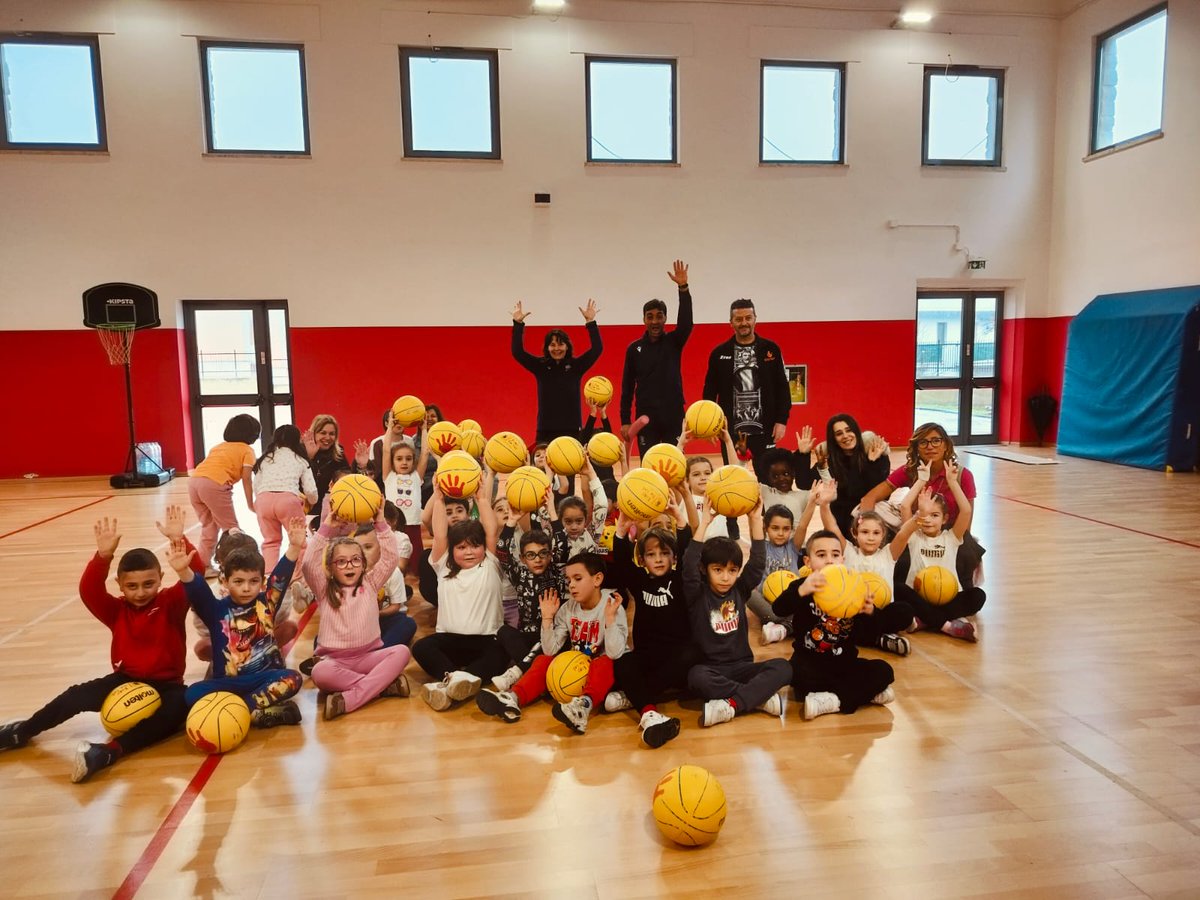Bambini in gioco, festa grande anche a San Martino in Pensilis

Maggiori particolari qui: molise.fip.it/progetto-bambi…

#FipMolise #Italbasket #bambiniingioco