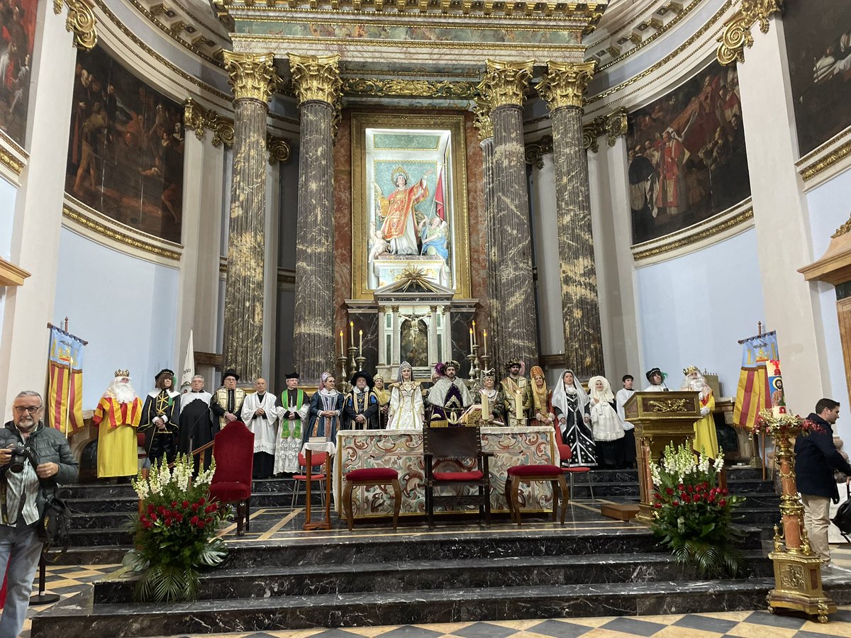 festesdeVLC's tweet image. 🗓️Un 22 de gener de 1350 es batejava Sant Vicent Ferrer.  Un acte que cada any commemora l’Altar de la Pila Baptismals amb una cavalcada i el bateig d’un xiquet 👶🏼. Enguany el protagonista ha sigut Jaime Vicente