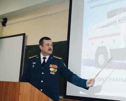 Педагог военного училища изнасиловал курсанта

57-летний офицер Владимир Щёкотов преподавал в суворовском училище Екатеринбурга. Под предлогом «попариться в бане» он заманил 16-летнего подростка к себе на дачу, где напал на него и надругался.

Чкаловский районный суд приговорил