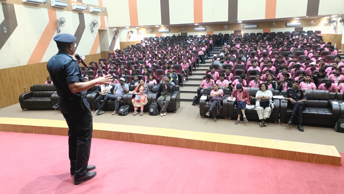 05NDRF's tweet photo. 🔖 @05BnNDRF
🗓️ AVHAAN 2026 Programme
📍 Venue: PDKV, Akola, Maharashtra
🧑🤝🧑 Participants: National Service Scheme (NSS)
⚡ Preparing young minds with essential disaster response techniques for safe and swift action during crisis.
🛟 #DisasterPrepared
@NDRFHQ
@ndmaindia
@ANI https://t.co/d7nou8uZ2J