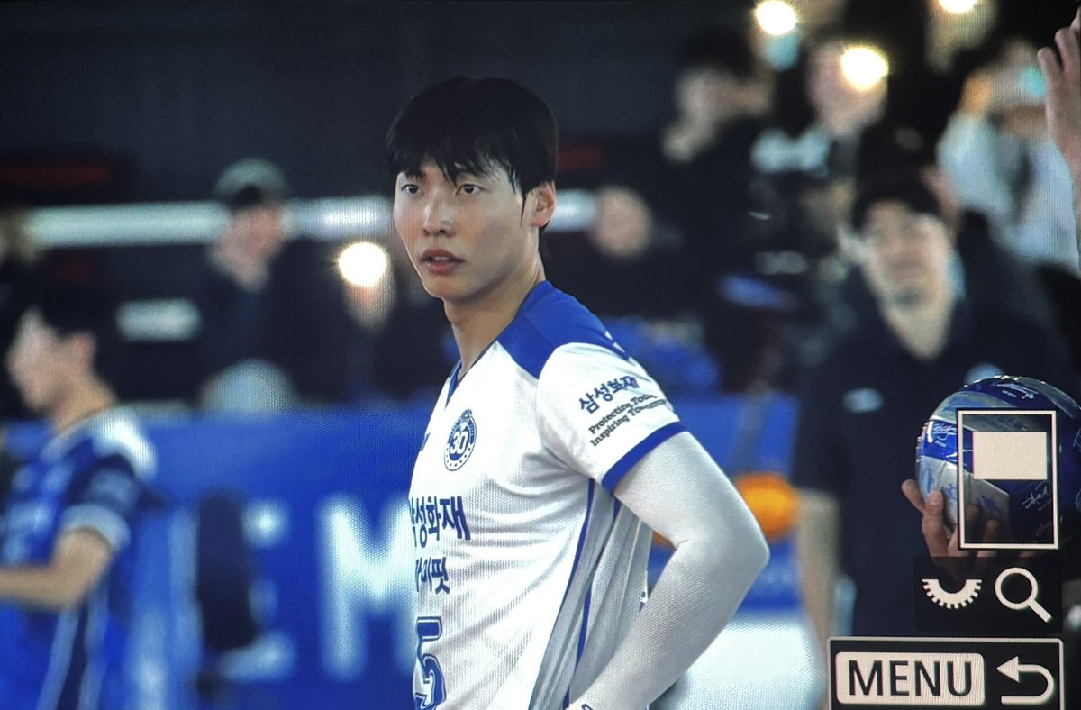 Get_it_9o's tweet photo. 아 머리핀거 너무 취향이고 이뻐서
경기 내용 다 잊었음
이 머리 계속되길 희망해요 https://t.co/e5X3UrGTQs