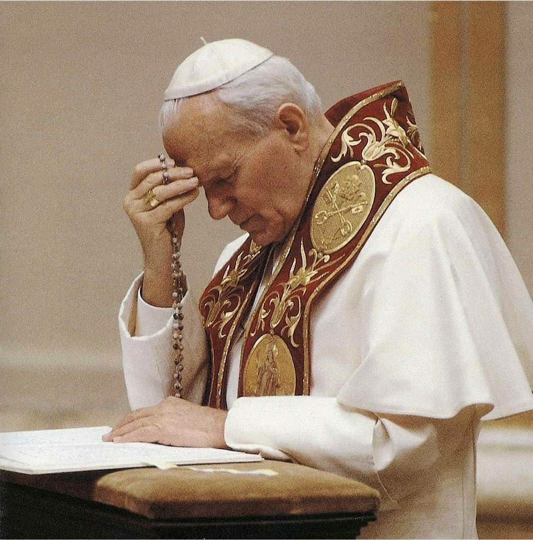 PrayTheRosary's tweet image. Don't forget to pray daily