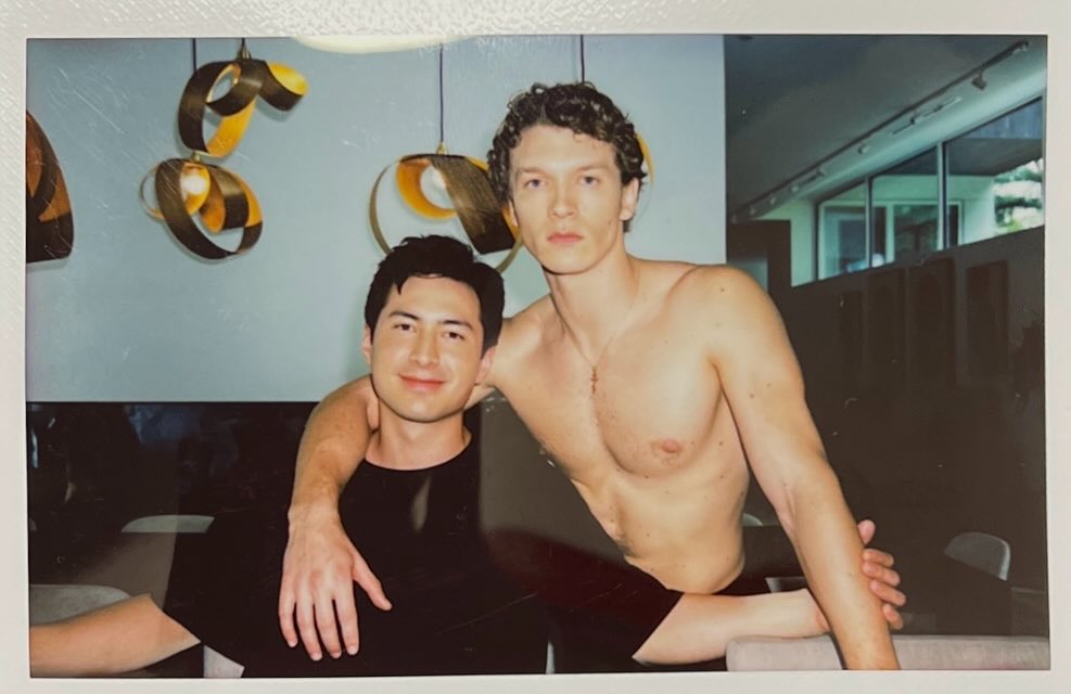 HeatedRivalryBR's tweet image. Chala Hunter, coordenadora de intimidade de Heated Rivalry, solta alguns elogios para Hudson e Connor:

"Eles são tão talentosos, gentis, pessoas maravilhosas. Os dois são tão verdadeiros... Extremamente dedicados ao que fazem e têm, pessoas com integridade. Eles são…