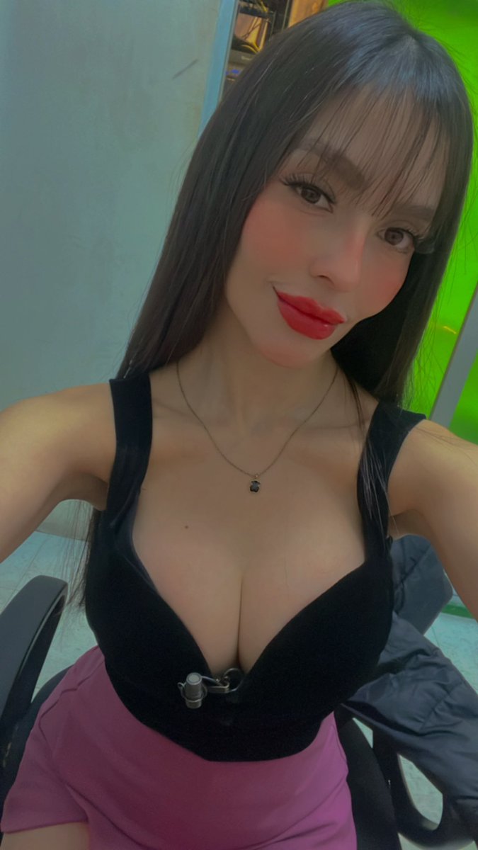 AxelCastaneda12's tweet photo. @emily_quinones dime que mañana si me concedes verte con alguno de estos outfits para el TD Guadalajara?? 😢 https://t.co/pv1On2Pnkp