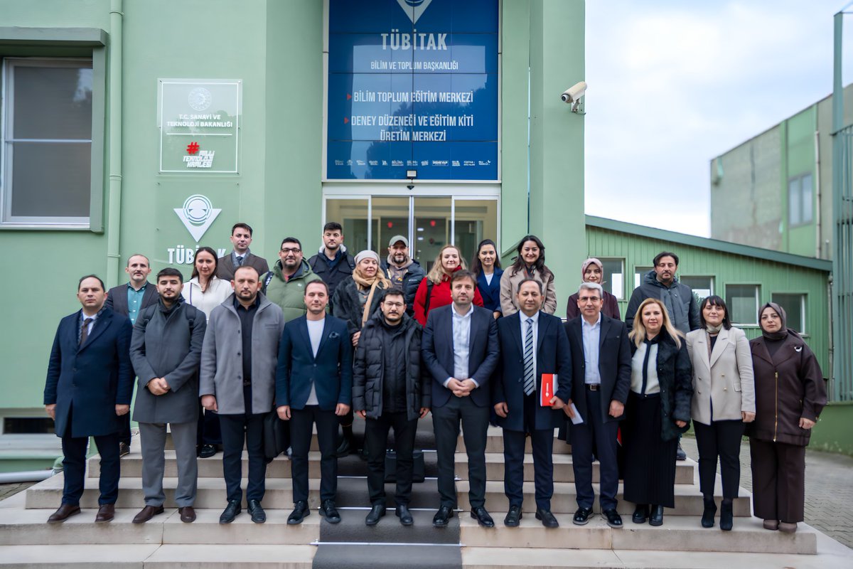 📌 4003-A Büyük Ölçekli Bilim Merkezleri 16. Koordinasyon Toplantısı, TÜBİTAK Bilim ve Toplum Başkan Yardımcımız Sn. Cengiz Helvacı başkanlığında, 17 bilim merkezinden yöneticilerin katılımıyla TÜBİTAK Gebze Kampüsü’nde gerçekleştirildi.

#TÜBİTAK #TÜBİTAKBilimMerkezleri