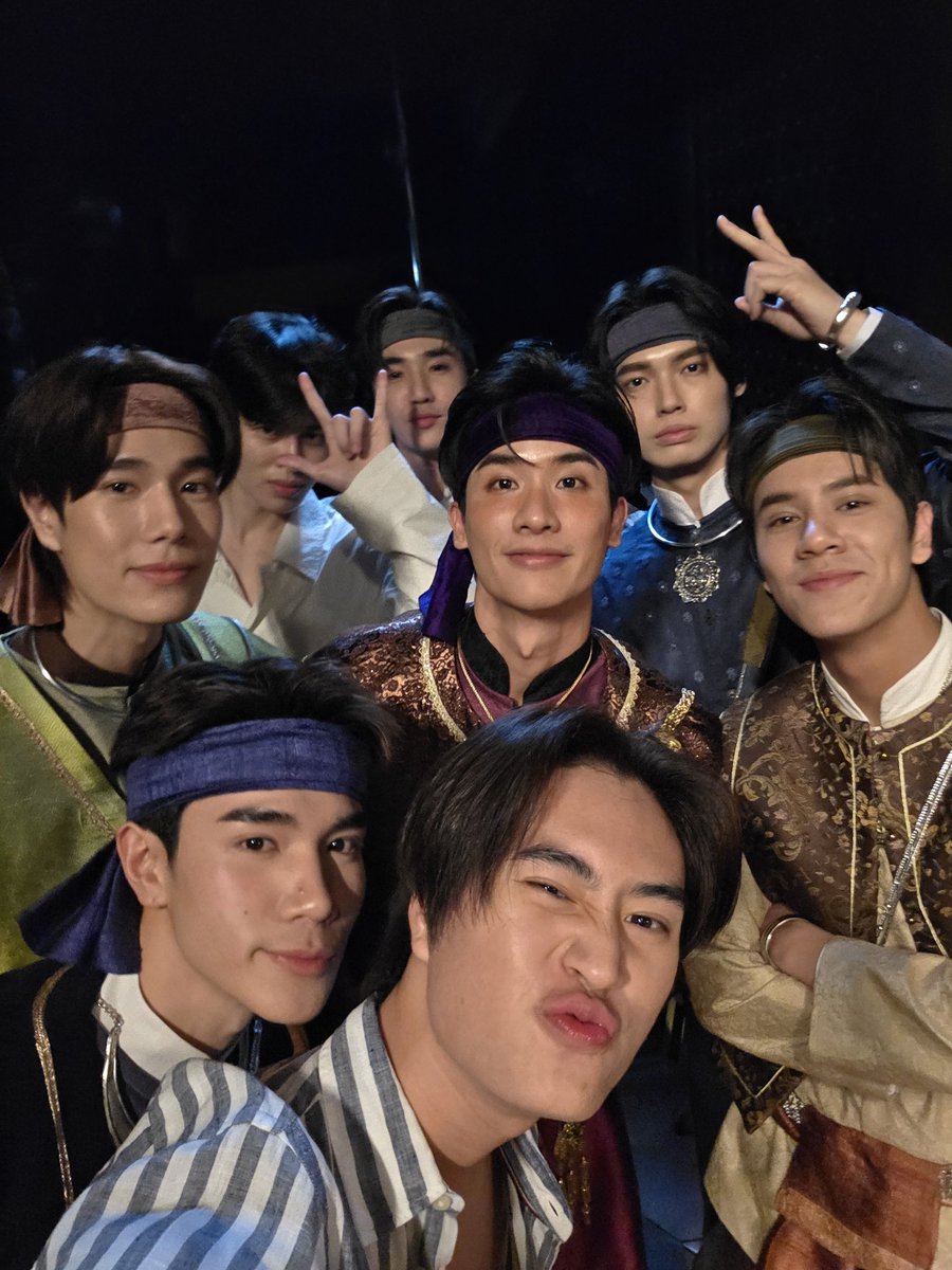 mumuxppw's tweet image. ก่อนไปอวยพรวันเกิดธีรกิจตัวจริง ก็แวะมาดูละครลิงจากทีรกิจกันได้นะ เจี๊ยก 

(ไอ้ชห มันไปเจอกันจริงว่ะ😭😭 พี่เตไม่ต้องลงแล้วนะ ไม่อยากทาหน้าขาว)