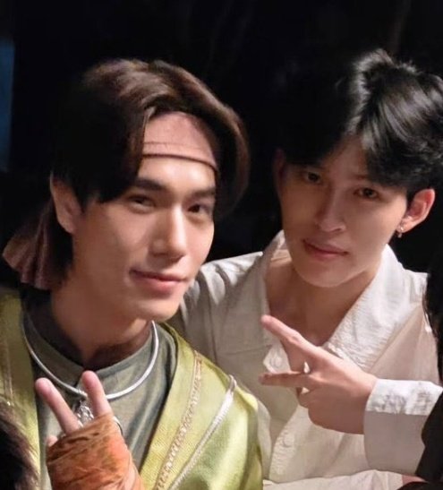 mumuxppw's tweet image. ก่อนไปอวยพรวันเกิดธีรกิจตัวจริง ก็แวะมาดูละครลิงจากทีรกิจกันได้นะ เจี๊ยก 

(ไอ้ชห มันไปเจอกันจริงว่ะ😭😭 พี่เตไม่ต้องลงแล้วนะ ไม่อยากทาหน้าขาว)