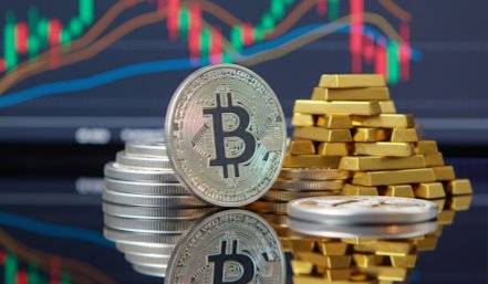VictorForteFi's tweet photo. While #Bitcoin is the digital gold of our era,physical Gold is currently reminding us why it’s the OG store of value.
In 2025, #GOLD surged 65%,its best run since 1979,outperforming $BTC as a stable hedge during high volatility windows. https://t.co/p4p5WdhGgO
