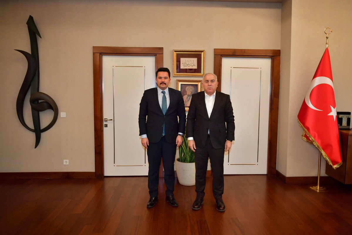 Fatih Belediye Başkanımız Sayın Mehmet Ergün Turan’ı ziyaret ettik. 

Nazik misafirperverlikleri için kendilerine teşekkür ediyor, çalışmalarında kolaylıklar diliyorum. 🇹🇷