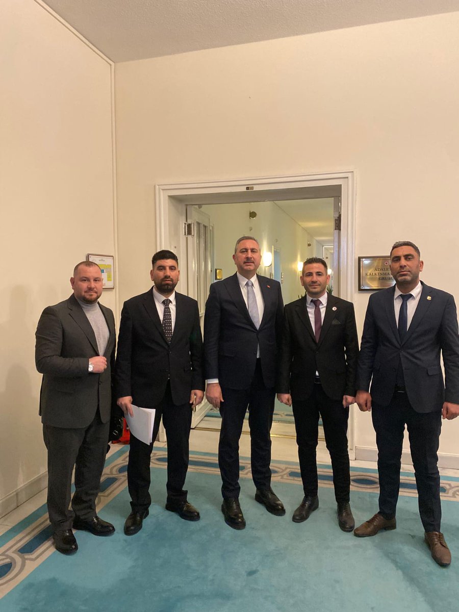 YHS Eğitim Sen Yönetim Kurulu adına, eski Adalet Bakanı ve AK Parti Grup Başkanvekili Sayın Abdulhamid Gül ile yardımcı hizmetler sınıfı personelinin statü sorunları, üniversite tayinleri ve memurların özlük hakları hakkında detaylı bir istişarede bulunduk. Değerli alakası ve