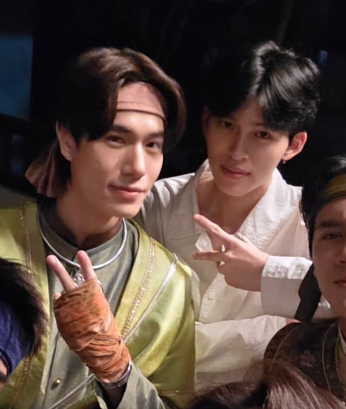 wrotefaith's tweet image. I hate people in love